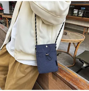 Piccola borsa a tracolla a quadretti blu per cellulare, stile casual ideale per l'esterno