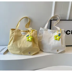 Bolso tote de lona de gran capacidad con bonito colgante de flor para estudiantes.