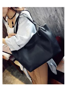 Schwarze Schultertasche mit Litschi-Muster Detailansicht, minimalistisches Design für Alltag.