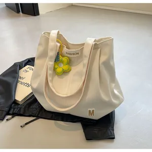 Bolso de hombro minimalista de gran capacidad para mujer, elegante bolso tote casual.