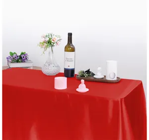 Mantel cuadrado de satén rojo vista detallada, tela lisa para bodas y decoración de mesa.