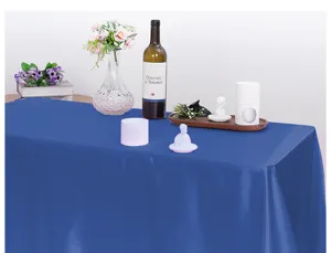 Mantel cuadrado de saten azul para banquete de bodas y elegante decoracion de mesa.