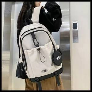 Vue détaillée du grand sac à dos blanc à cordon pour étudiants