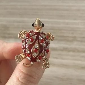 Vintage Alloy Rhinestone Turtle Brooch For Women Animal Shape Enamel Lapel Pin Retro Clothing Accessory Jewelry Gift