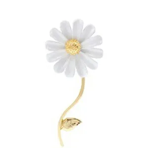 Elegante spilla a fiore di margherita in smalto bianco con stelo dorato per cappotti e abiti