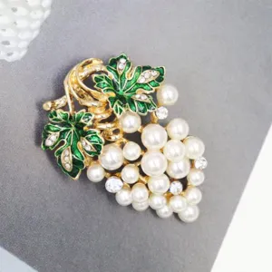 Korean Style Alloy Grape Brooch For Women With Artificial Pearls Rhinestones Green Enamel Leaf Elegant Suit Dress Lapel Pin Jewelry Gift