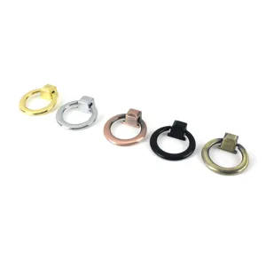 Colección de tiradores de anillo de aleación de zinc en acabados oro, plata y negro
