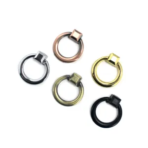 Juego de cinco tiradores de anillo vintage de aleación de zinc para muebles en varios tonos
