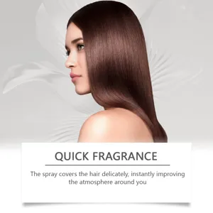 Vue détaillée de l'application du spray parfum pour cheveux, texture de cheveux lisses.