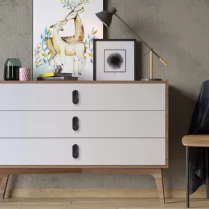 Tirador de cajón moderno de aleación de zinc en mueble blanco minimalista