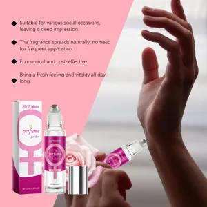 Detailansicht des North Moon Roll-on Parfums mit angenehmem Rosenduft für einfache Anwendung.