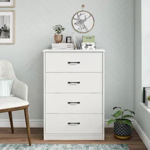Moderne minimalistische zwarte aluminium handgrepen op een witte ladekast met vier laden