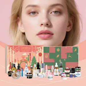 Coffret cadeau de cosmetiques de Noel avec serums pour le visage et cremes de soin quotidien.