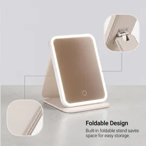 Détail d'un miroir de maquillage LED portable avec support pliable en cuir PU