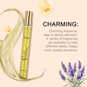 Detailansicht der Roxelis 10ml Parfümsprayflasche mit Lavendel und Flüssigkeitsspritzer