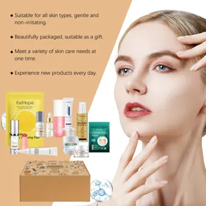 Skincare Mystery-Geschenkbox-Detail mit feuchtigkeitsspendenden Seren und Gesichtspflegeprodukten.