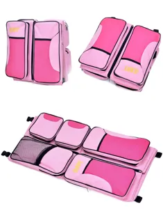 Vistas detalladas del bolso cambiador plegable rosa con función de cuna portátil para bebé