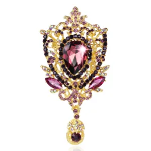 Elegante spilla floreale in oro vintage con un grande cristallo viola sfaccettato a goccia