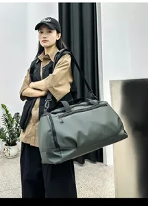 Sac de voyage homme grande capacité imperméable pour le sport fitness et week-end court.