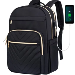 Vista detallada de mochila de negocios acolchada negra con puerto de carga USB integrado.