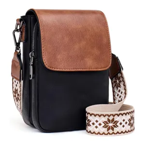 Elegante bolso bandolera de piel sintética marrón y negra con correa estampada.