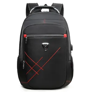 Mochila profesional negra para portátil con elegantes costuras rojas y puerto USB