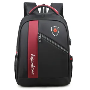 Mochila moderna negra para portátil de hombre con raya roja y puerto USB de carga