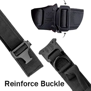 Primer plano de hebilla metálica táctica reforzada en collar para perros de nylon negro premium