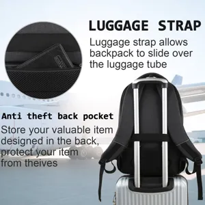 Vista detallada de mochila de viaje negra con correa para equipaje y bolsillo antirrobo