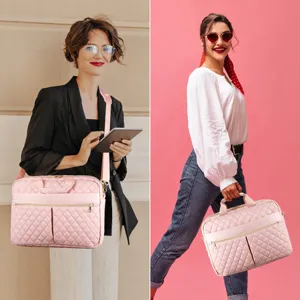 Porte-documents matelassé rose élégant pour femme dans des scènes de vie et de bureau