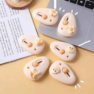 Set aus niedlichen Cartoon-Mini-Cuttermessern in Pastellfarben zum Öffnen von Kartons