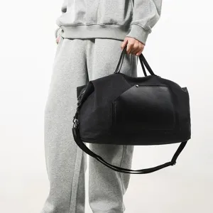 Sac de voyage noir en toile de grande capacité pour le sport et les loisirs en plein air.