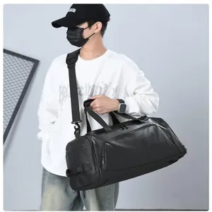 Grand sac de sport étanche et de voyage avec compartiment chaussures et vêtements humides.