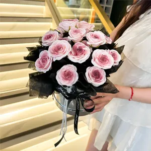 Ramo de flores de rosas artificiales en caja de regalo regalo romántico de San Valentín decoración