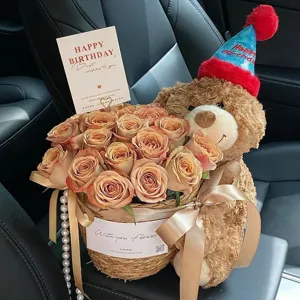 Teddybeer bloemenboeket geschenkdoos verjaardag romantische rozen arrangement voor vriendin