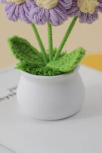 Handgemachte gehäkelte Topfpflanze Strick Blume Detail Ansicht Heim Dekor Geschenk