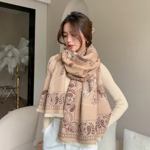 Eleganter Vintage-Paschmina-Schal mit Paisley-Muster für den Winter, weicher beiger Fransenschal.