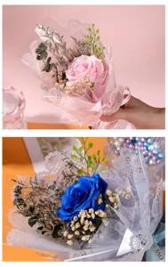 Bouquet de roses en savon avec emballage dentelle, cadeau parfait pour la Saint-Valentin.