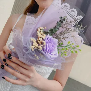 Bouquet de roses en savon violet cadeau pour saint valentin fête des mères arrangement floral dentelle