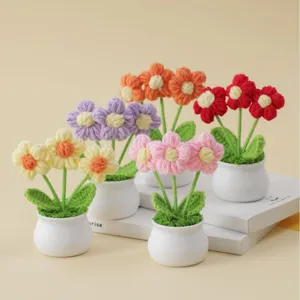 Handgemachte gehäkelte Sonnenblume Topfpflanze bunte geflochtene Blume Heimdeko schöne Deko.