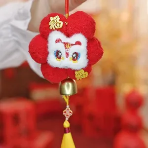 Décoration festive du Nouvel An chinois fleur en peluche à suspendre avec visage de lion