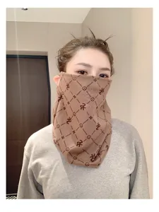 Masque facial coupe-vent en tricot épais avec motif vintage pour l'hiver et l'automne.