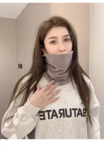 Winter fleece neck warmer for women and men, windproof outdoor cycling thermal snood scarf.