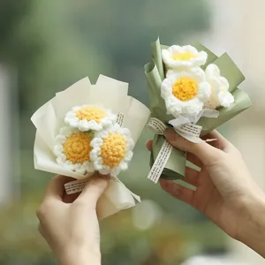 Bouquet di fiori mini lavorato all'uncinetto regalo margherita fatto a mano compleanno