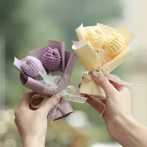 Bouquet di fiori mini all'uncinetto fatto a mano regalo filo lavorato tulipano deco