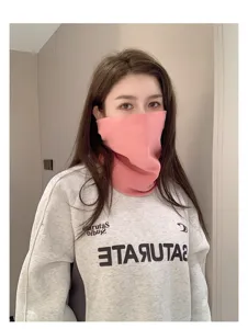 Winter warm fleece neck gaiter for women and men, windproof cycling face mask scarf.