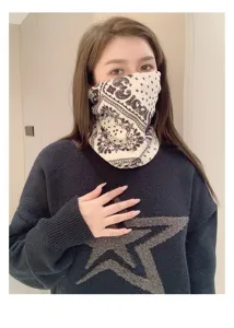 Winter cycling neck gaiter for women and men, windproof warm fleece scarf face mask black.