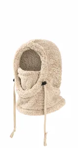 Vista dettagliata del passamontagna in peluche con scaldacollo integrato e lacci regolabili