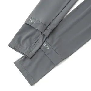 Graue Herren-Sonnenschutz-Armstulpen aus hochwertigem, atmungsaktivem Eisseidenstoff.