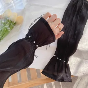 Élégantes manches noires de protection solaire en tulle avec perles pour les femmes d'été.